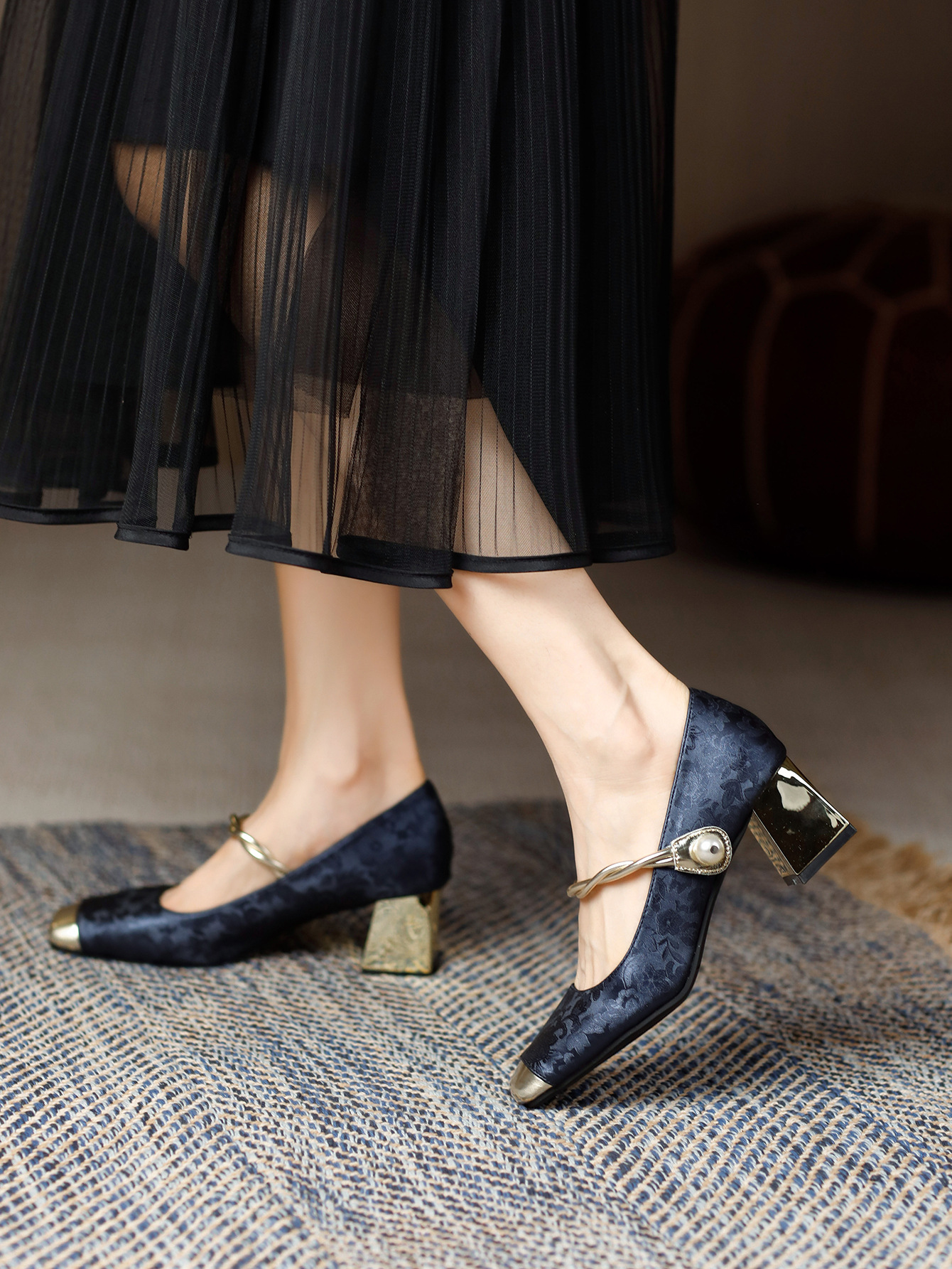 One-strap High Heels With Pearl Embellishments And A Plated Square Heel photo 4