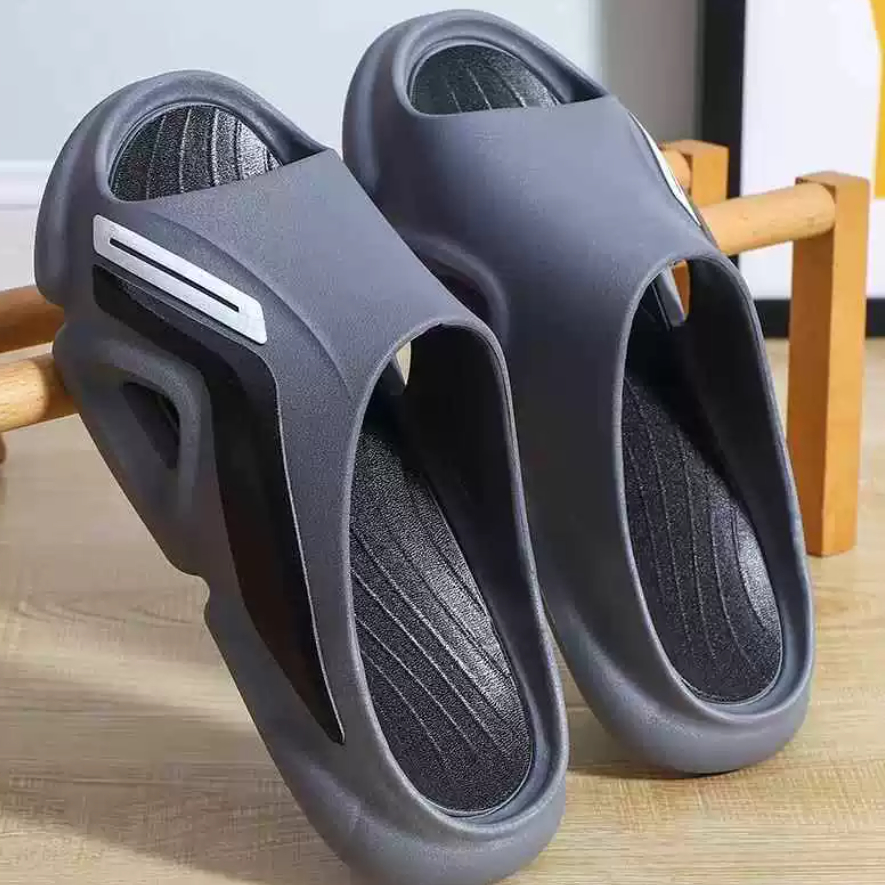 Slippers For Men In Summer Feel Like Stepping On Poop Slip Resistant When Worn Outside photo 1