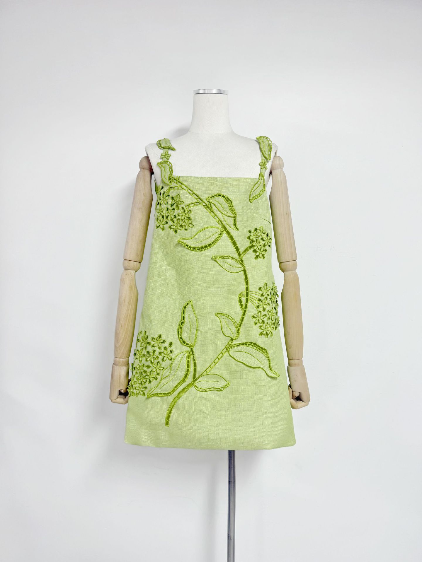 Women's Dimensional Embroidered Dress - Elegant Floral Pattern A-Line Midi Gown for Casual Party Wear photo 6